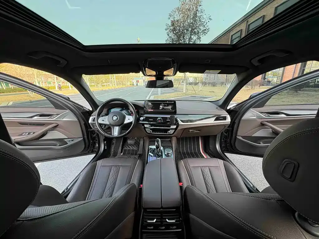 BMW 5 Series 2023 из CN, фото 5