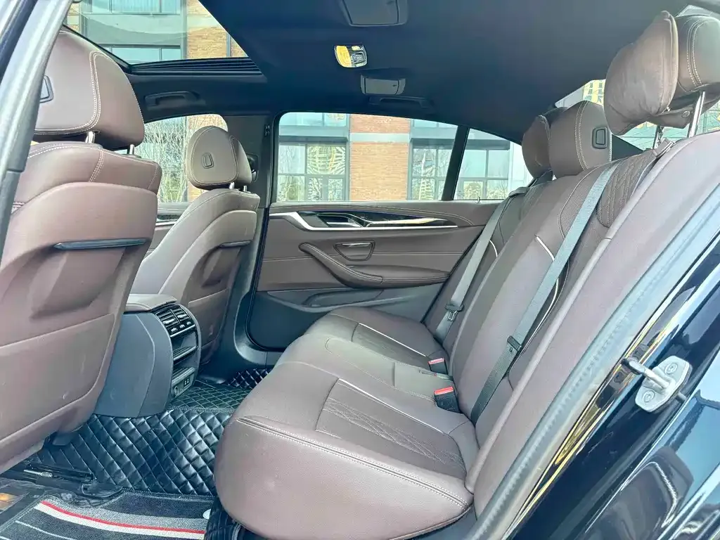 BMW 5 Series 2023 из CN, фото 4