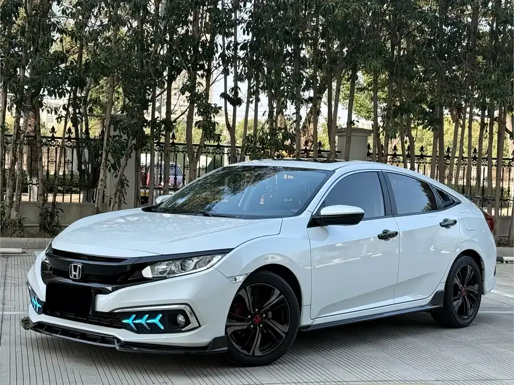 Honda Civic — фото 1