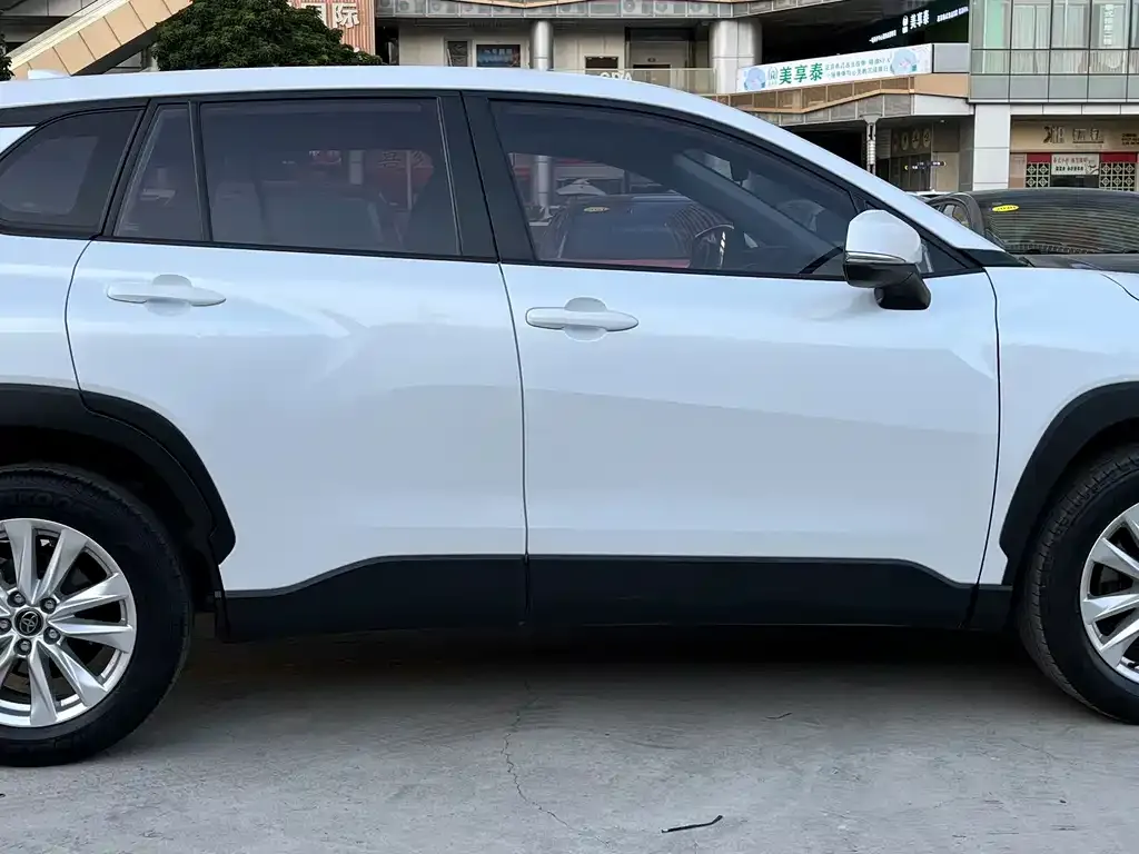Toyota Corolla Cross 2023 из CN, фото 6