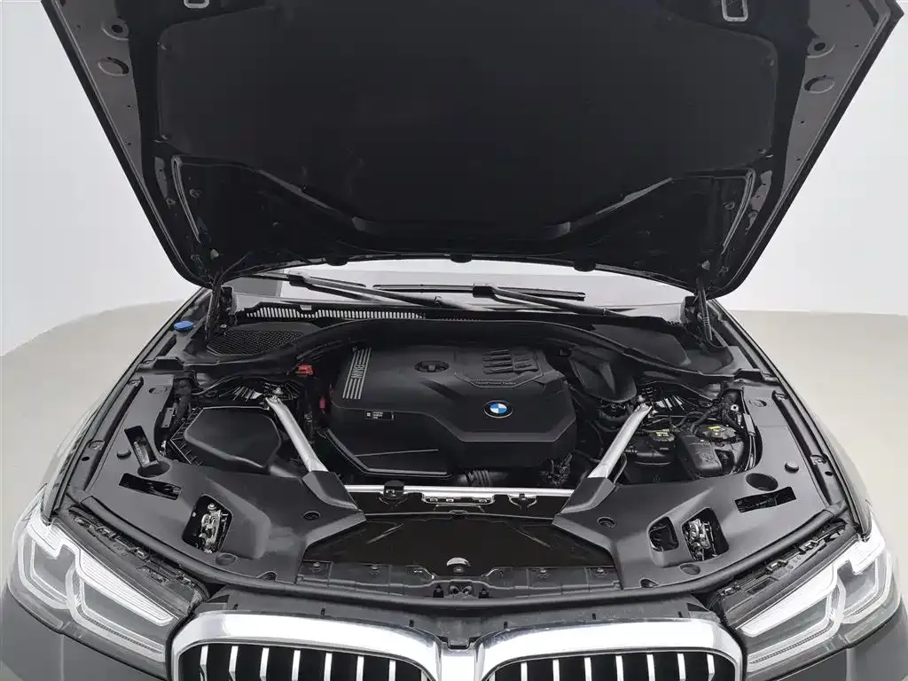 BMW 5 Series — фото 9