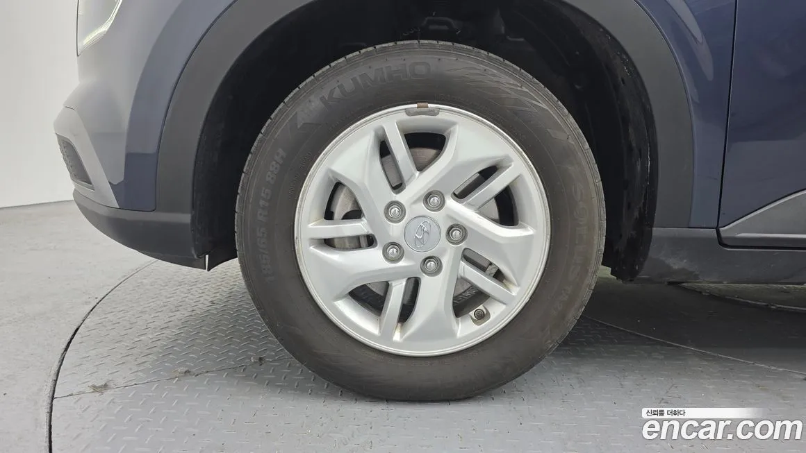 Hyundai Venue — фото 2