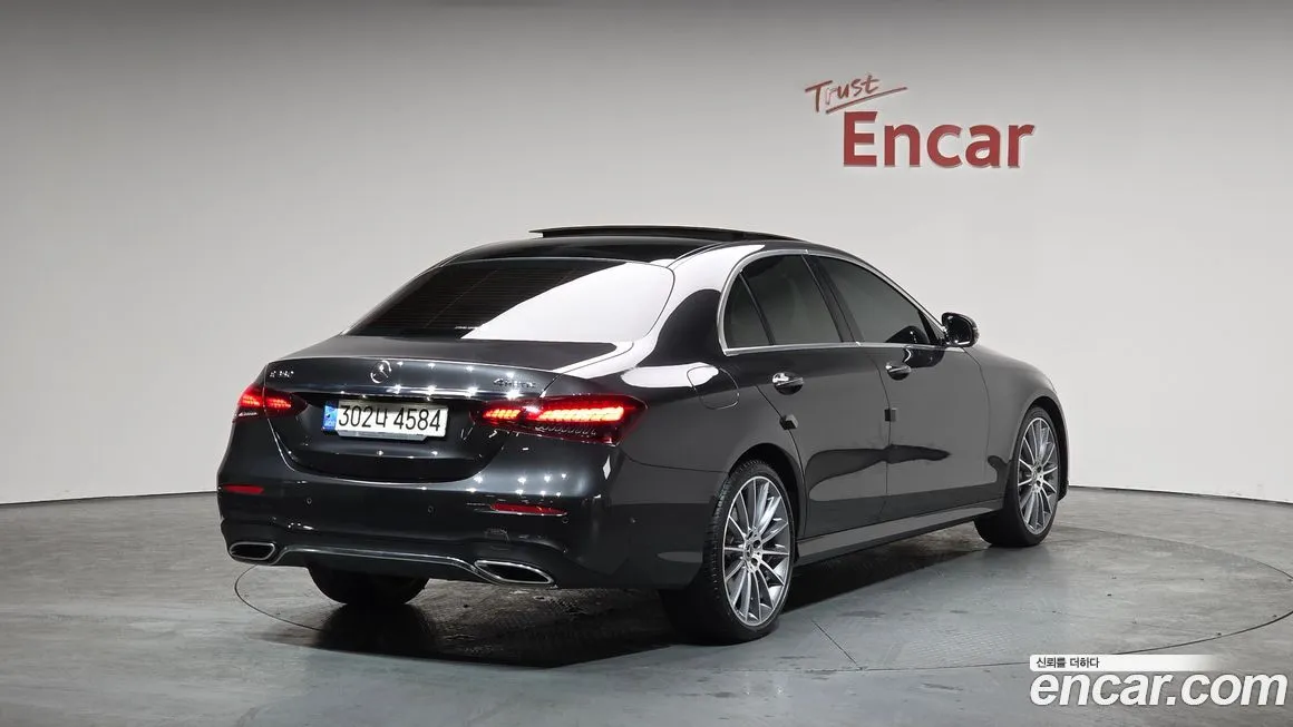 Mercedes-Benz E-Class — фото 10