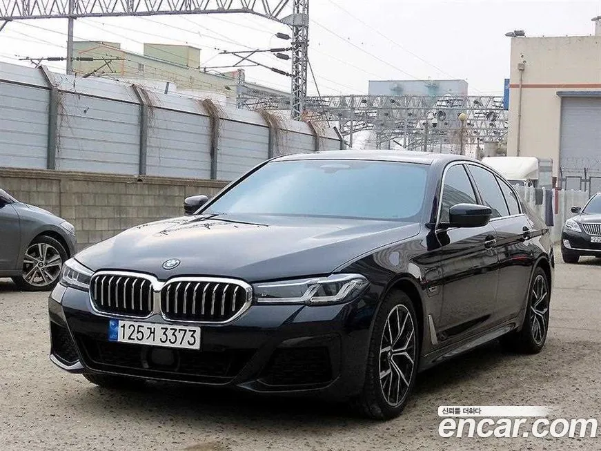 BMW 5-Series — фото 10