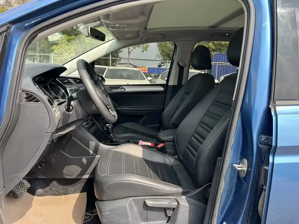 Volkswagen Touran 2022 из CN, фото 5