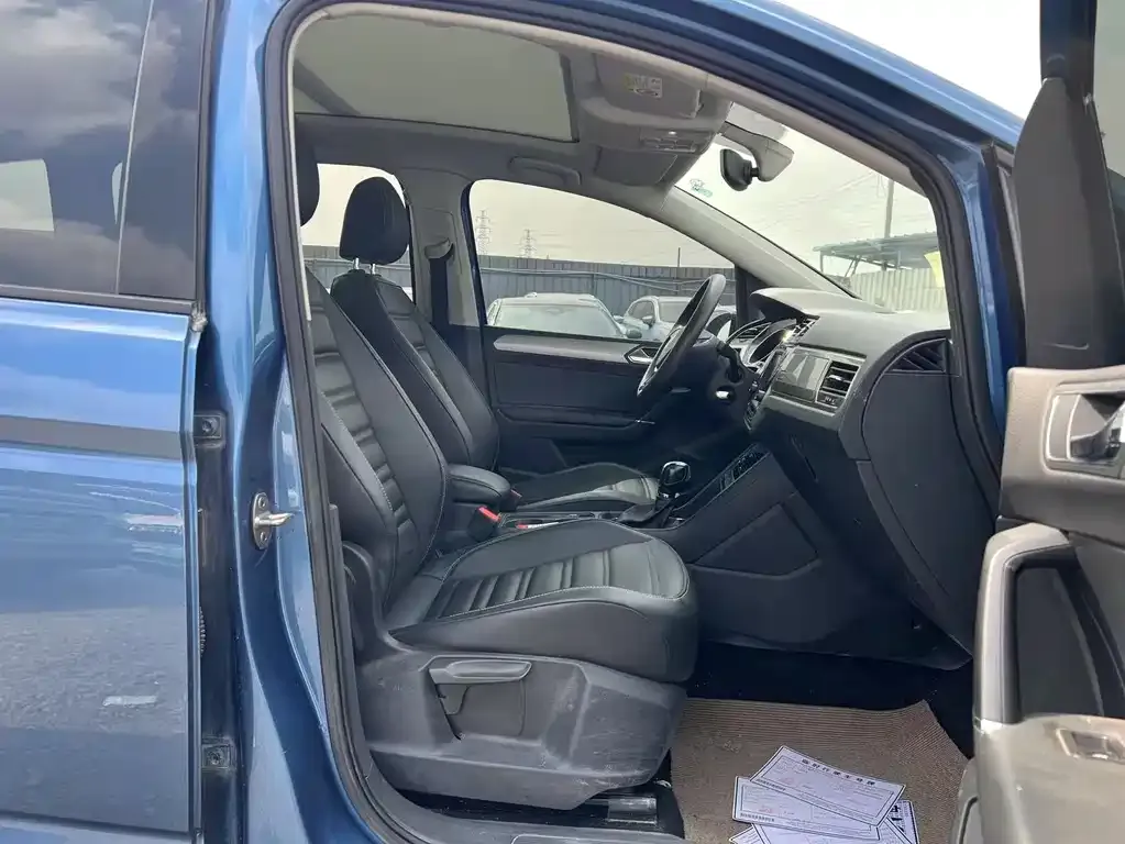 Volkswagen Touran 2022 из CN, фото 7