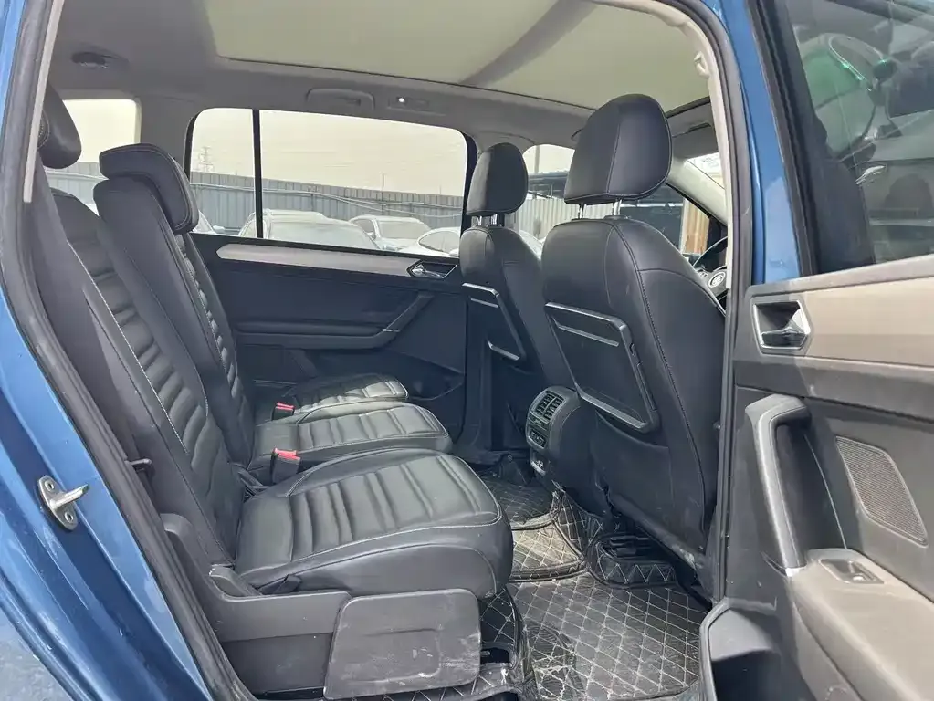 Volkswagen Touran 2022 из CN, фото 9