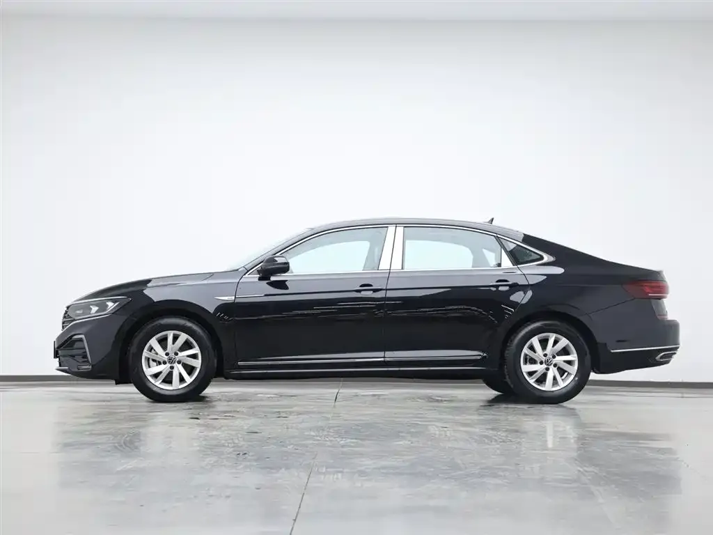 Volkswagen Passat New Energy — фото 6