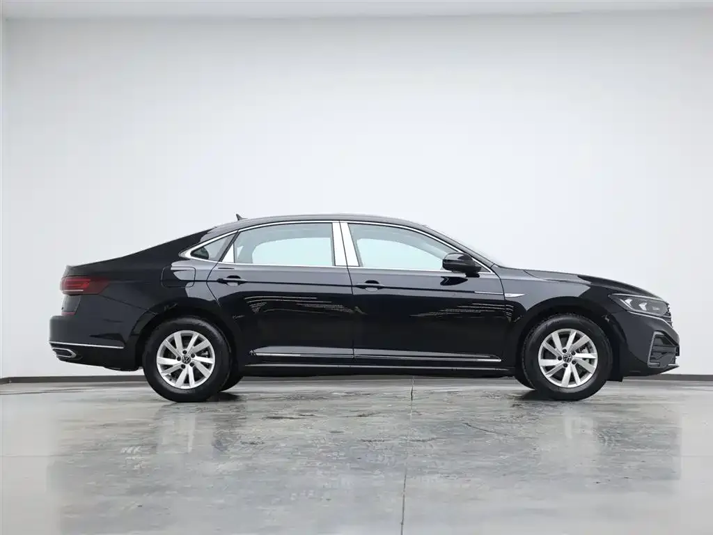 Volkswagen Passat New Energy — фото 2