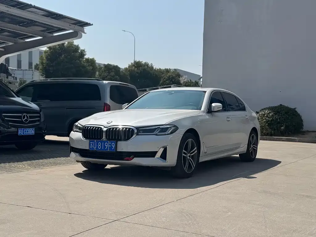 BMW 5 Series — фото 1