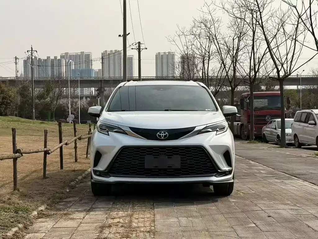 Toyota Granvia — фото 8