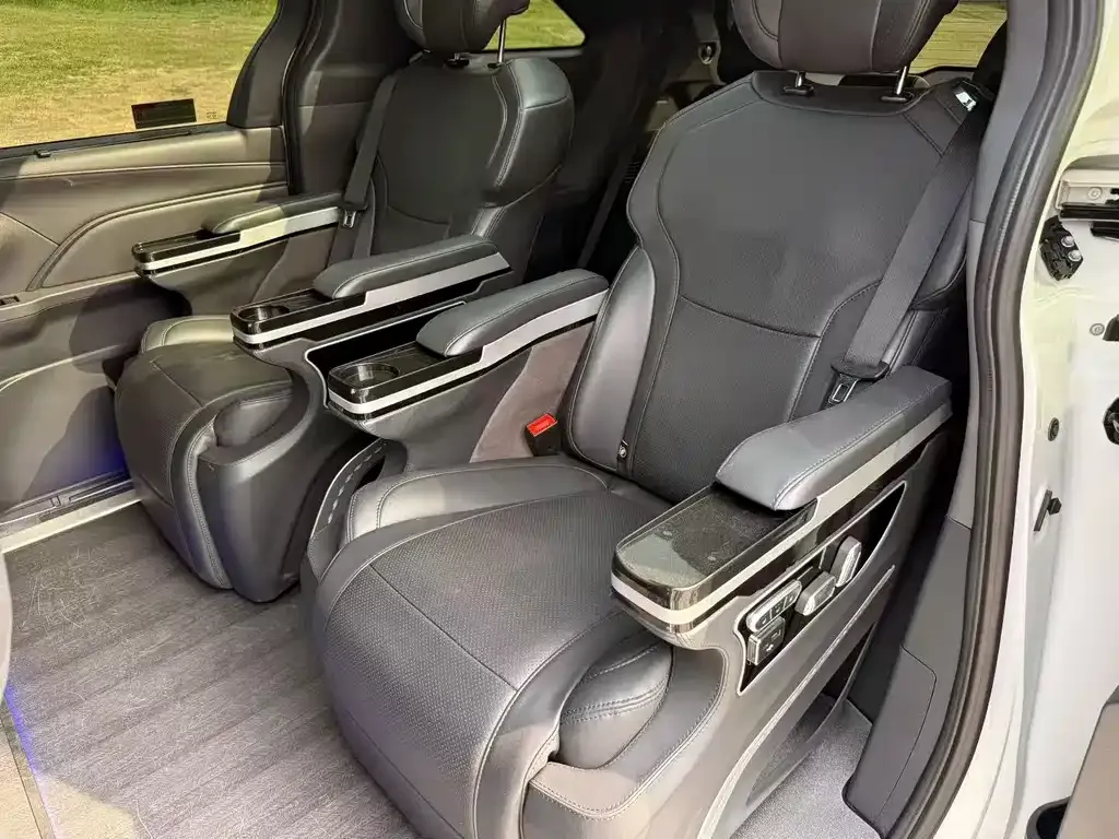 Toyota Granvia — фото 7