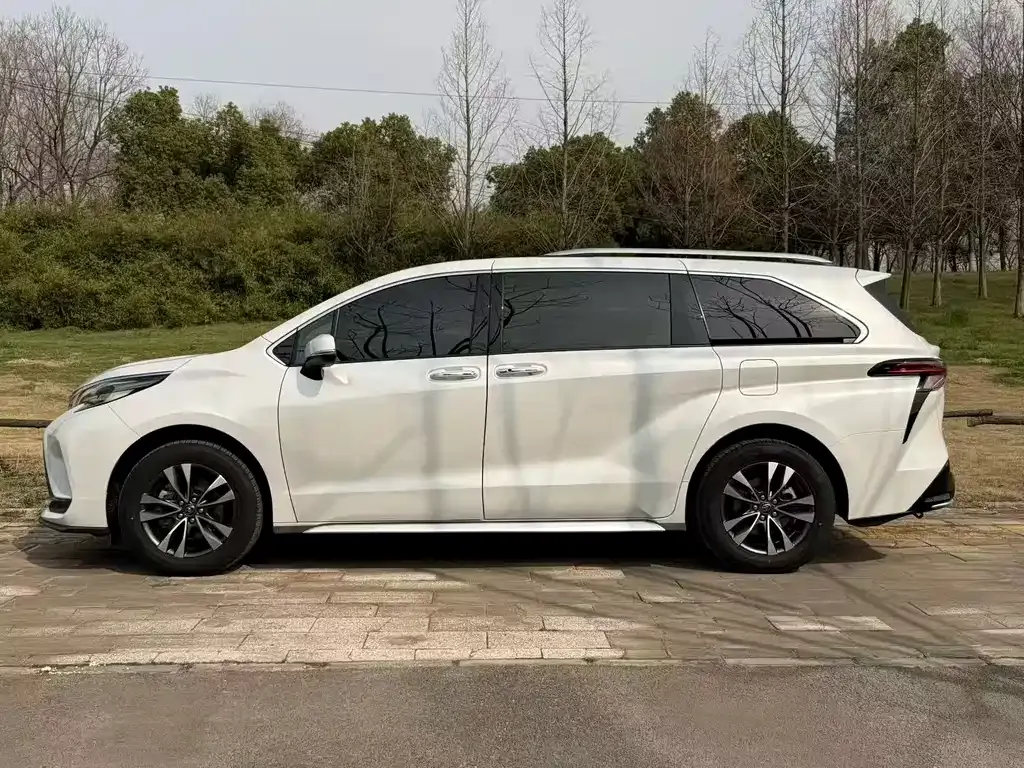 Toyota Granvia — фото 9
