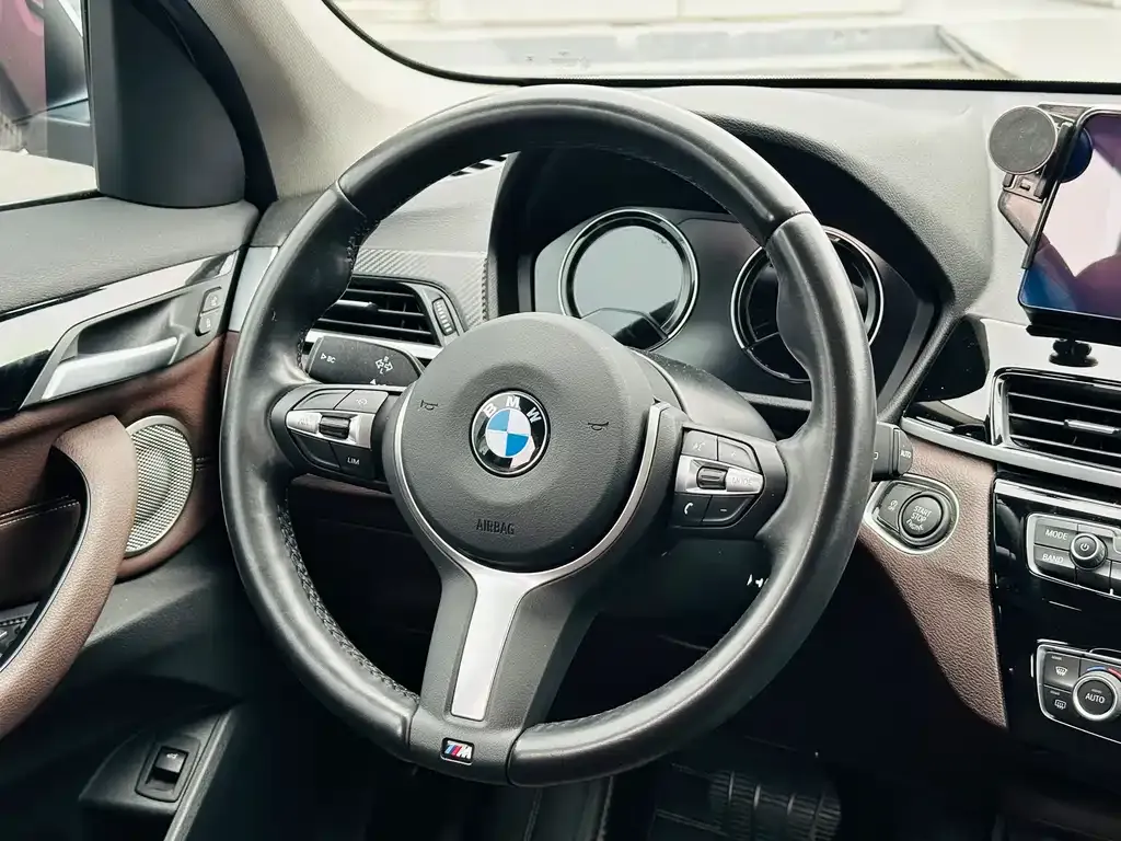 BMW X1 — фото 8