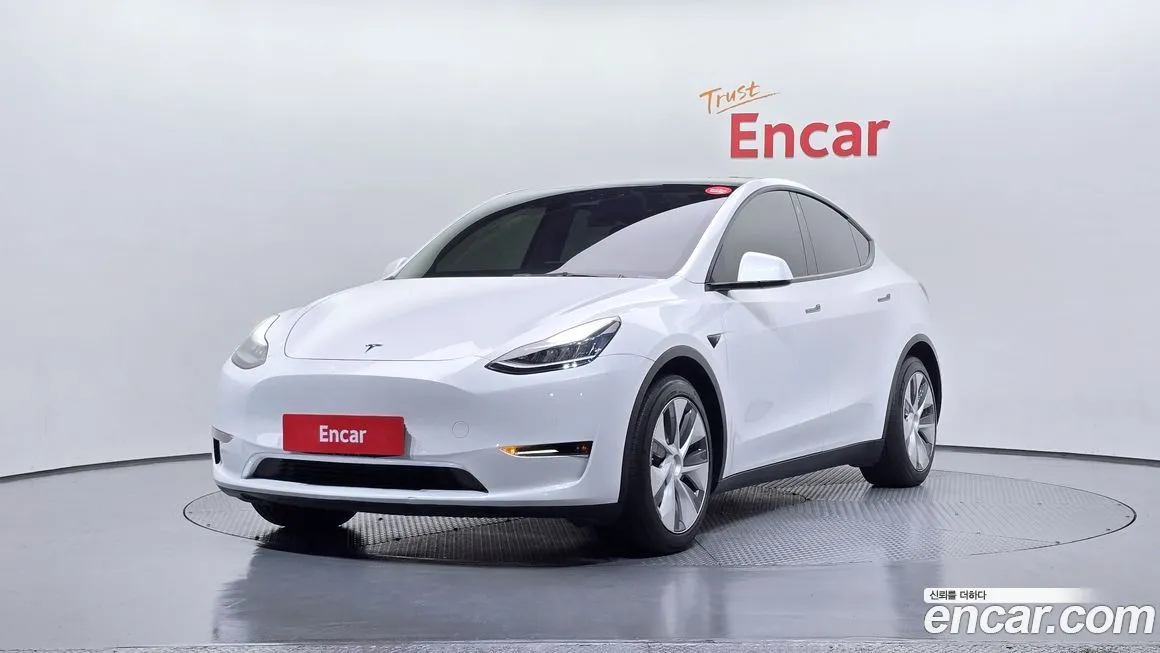 Tesla Model Y — фото 1
