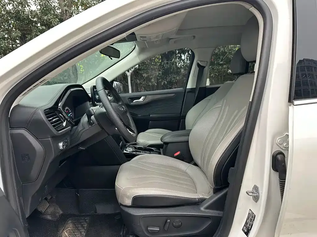 Ford Escape 2023 из CN, фото 3