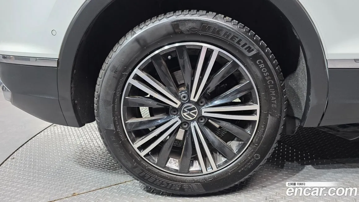 Volkswagen Tiguan — фото 7
