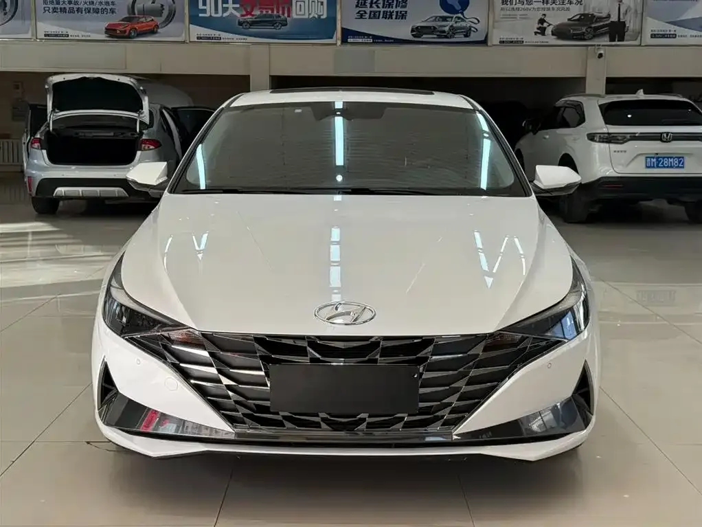 Hyundai Elantra — фото 2