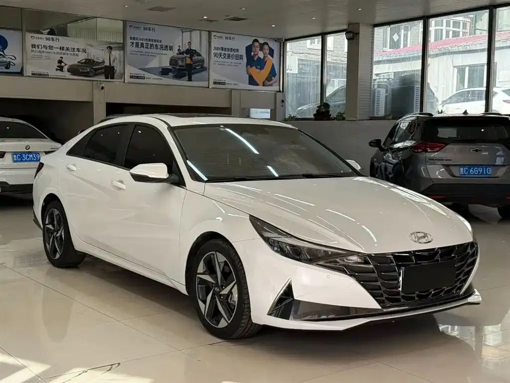 Hyundai Elantra — фото 10