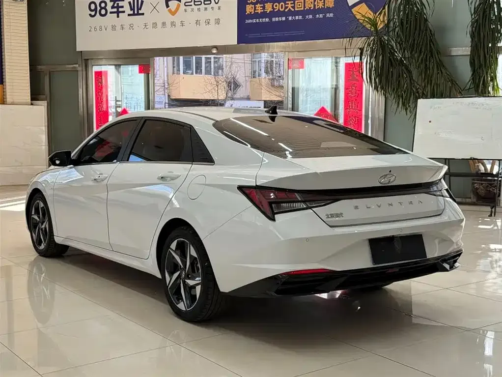 Hyundai Elantra — фото 3