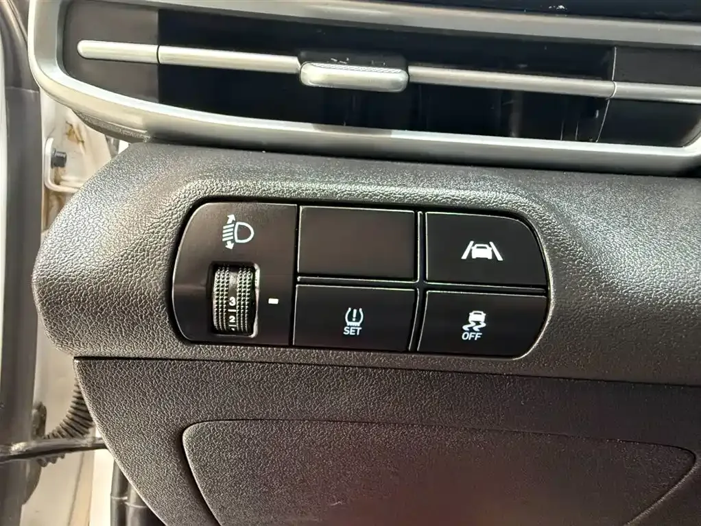 Hyundai Elantra — фото 4