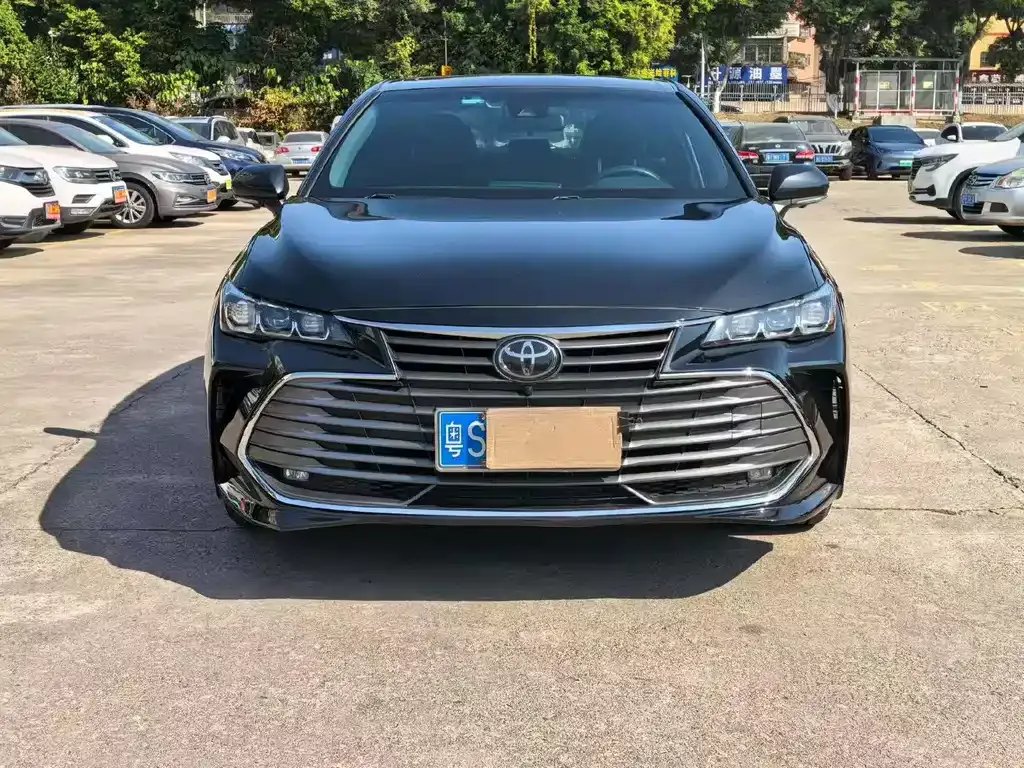 Toyota Avalon — фото 1