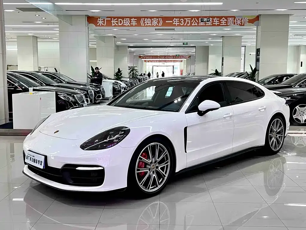 Porsche Panamera — фото 1