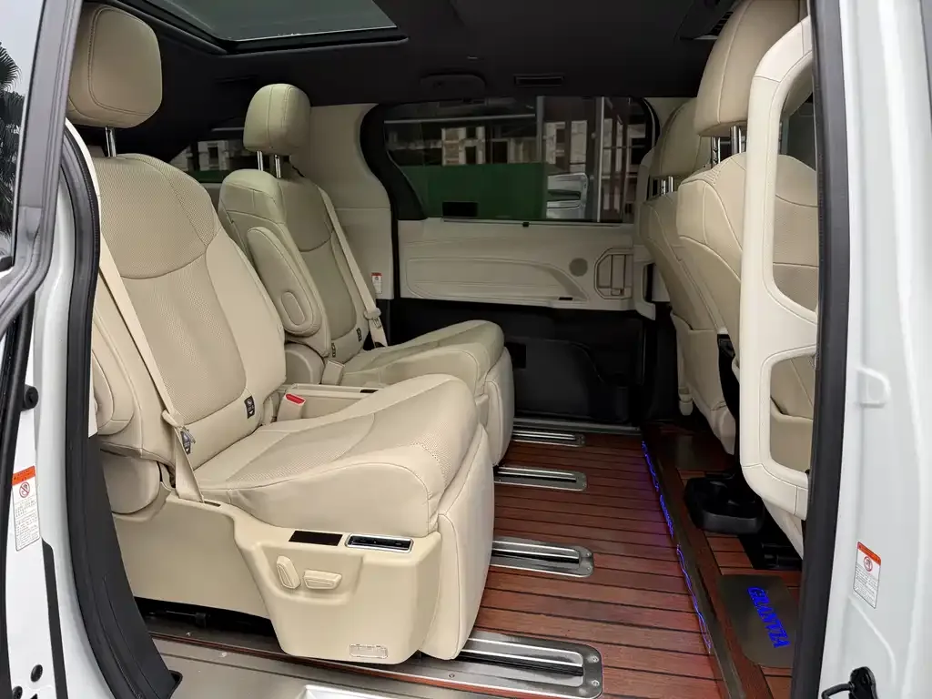 Toyota Granvia — фото 6