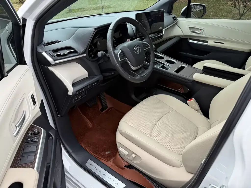 Toyota Granvia — фото 9
