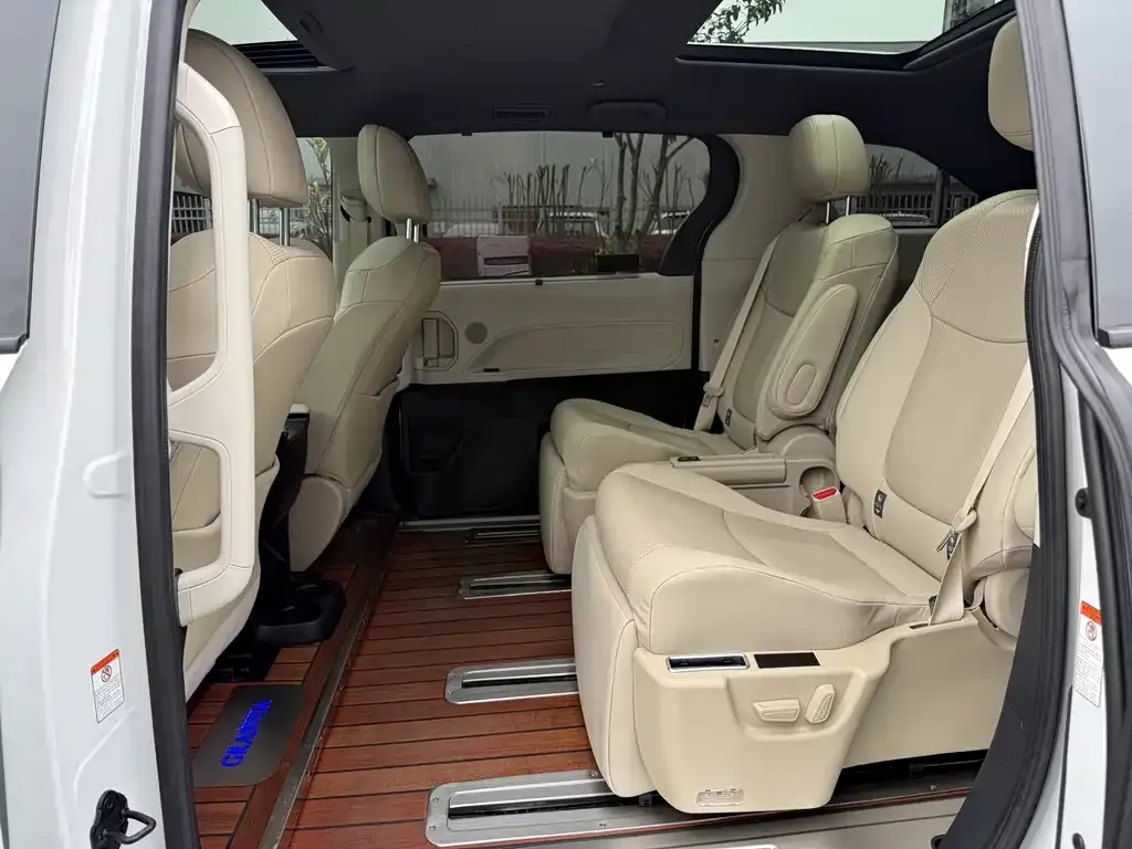 Toyota Granvia — фото 7