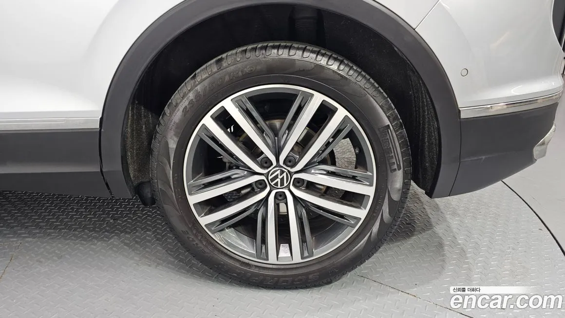 Volkswagen Tiguan — фото 10