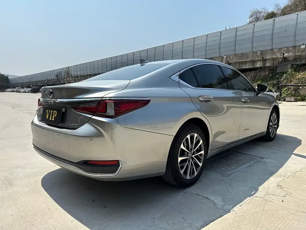 Lexus ES — фото 7