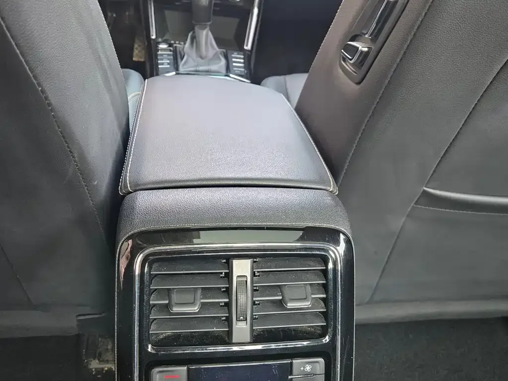Volkswagen Passat — фото 5