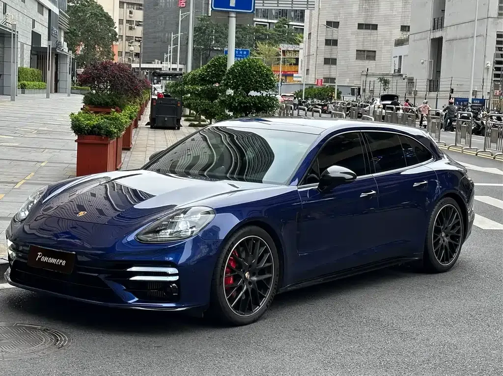 Porsche Panamera — фото 1