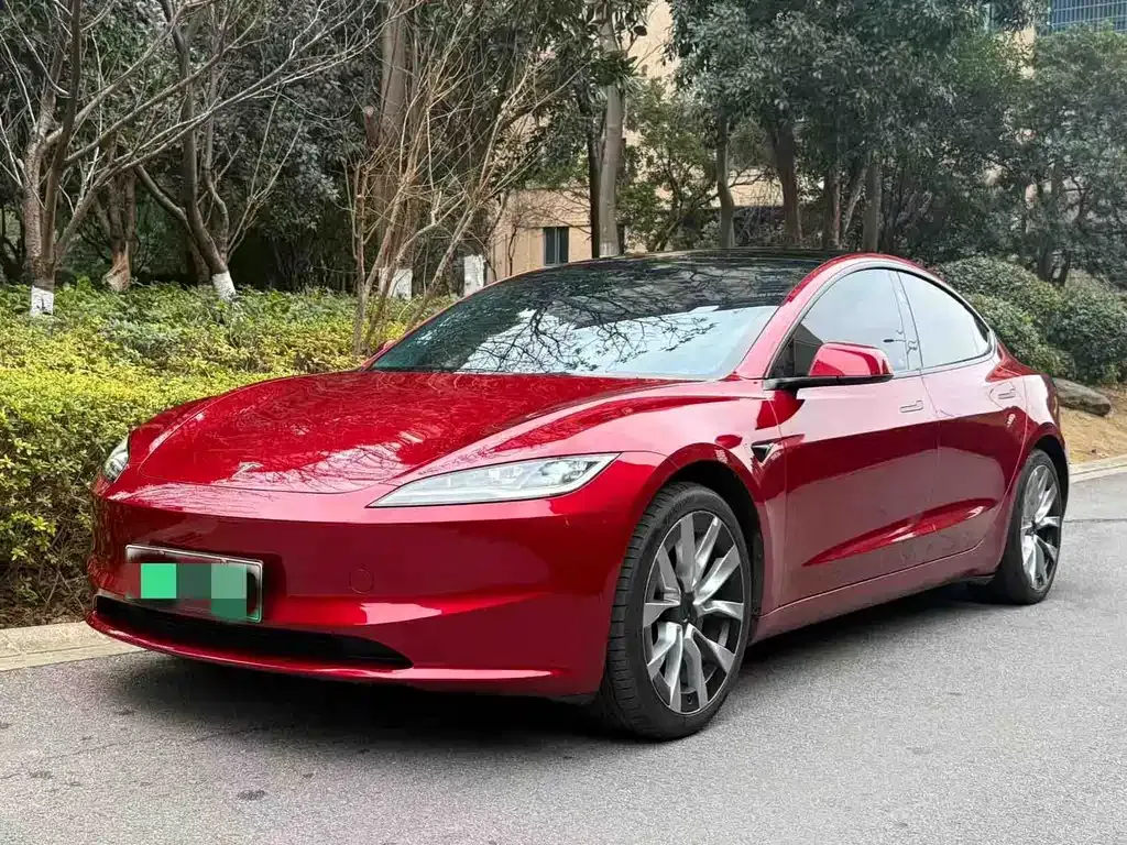 Tesla Model 3 — фото 1