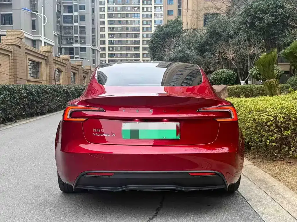 Tesla Model 3 — фото 4