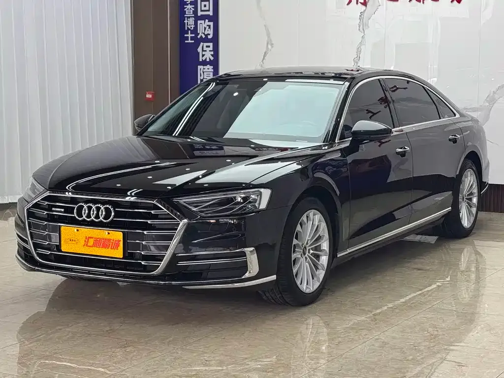Audi A8 — фото 1