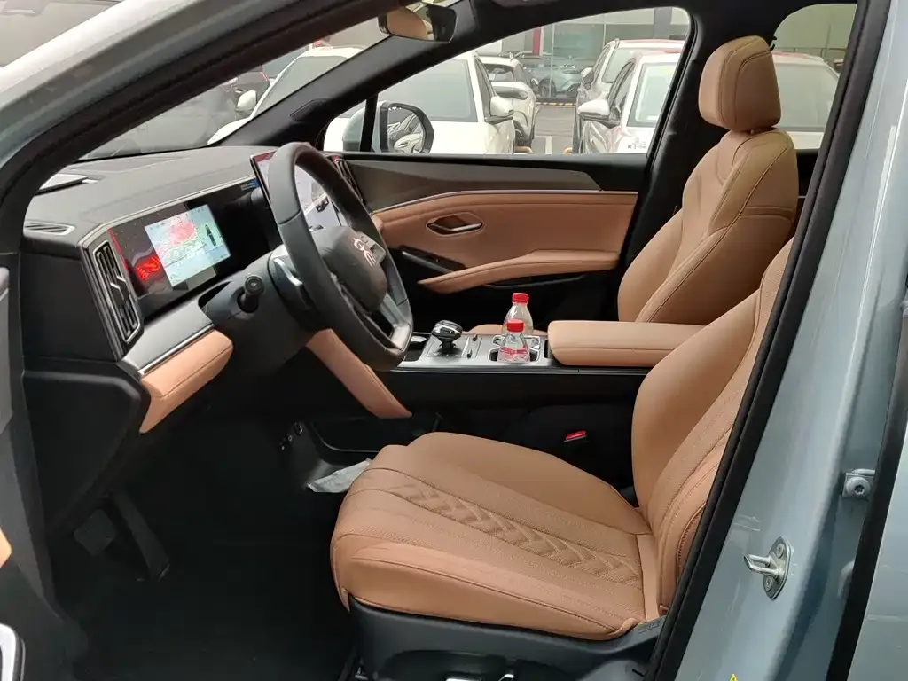 BYD L DM-i — фото 8