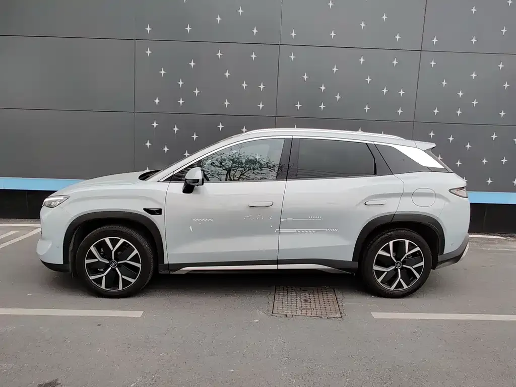 BYD L DM-i — фото 10