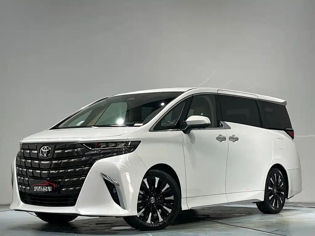 Toyota Alphard — фото 1