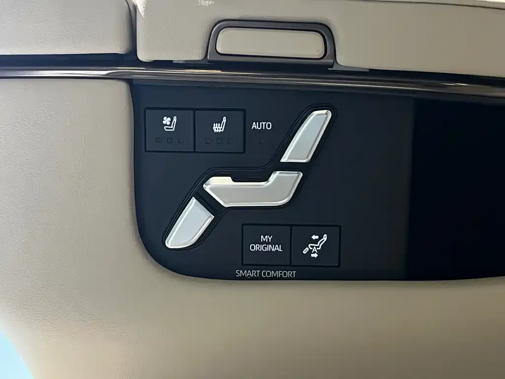 Toyota Alphard — фото 2