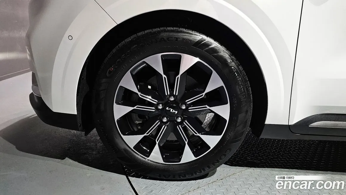Kia Carnival — фото 10