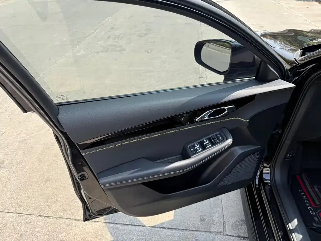 Lynk & Co 03 — фото 2