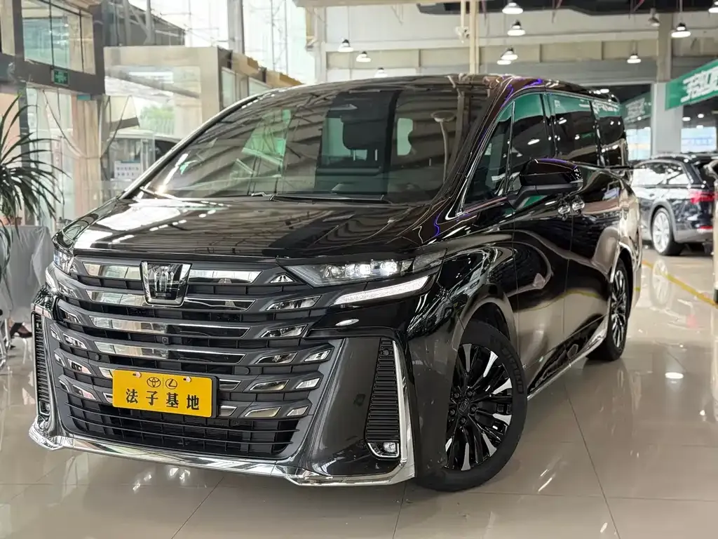 Toyota Vellfire — фото 1