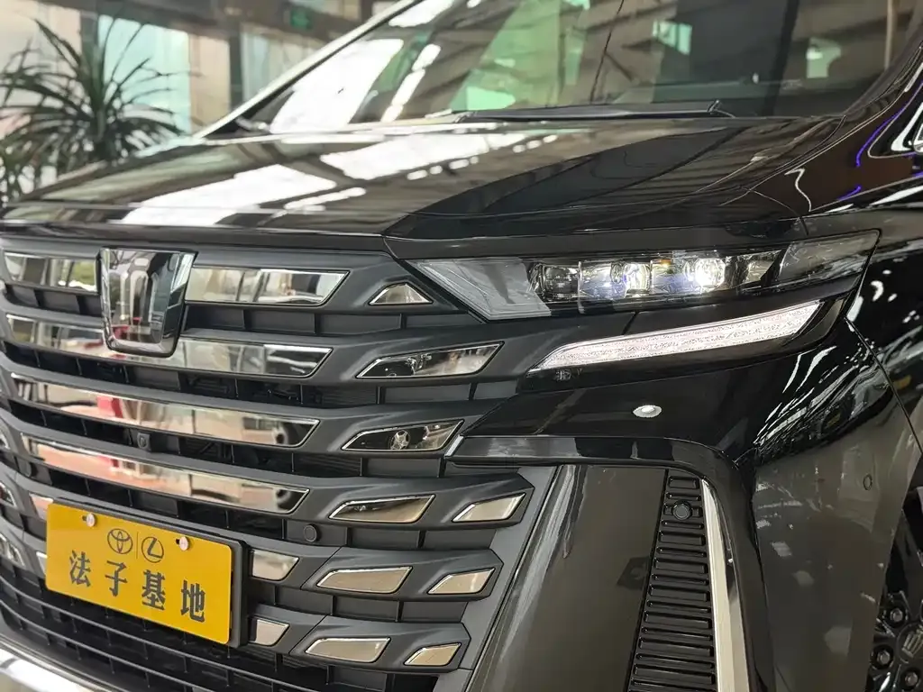 Toyota Vellfire — фото 9