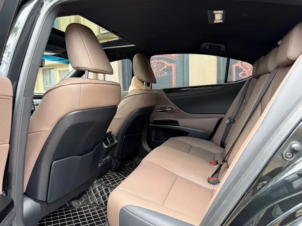 Lexus ES 2024 из CN, фото 2