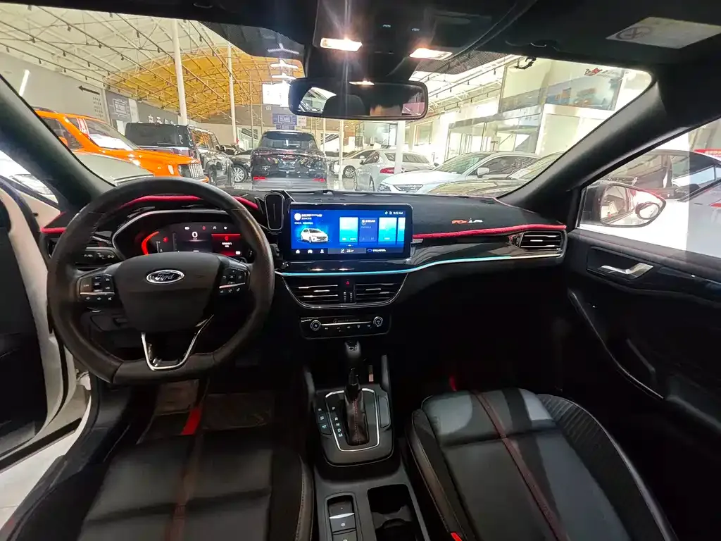 Ford Focus 2023 из CN, фото 4