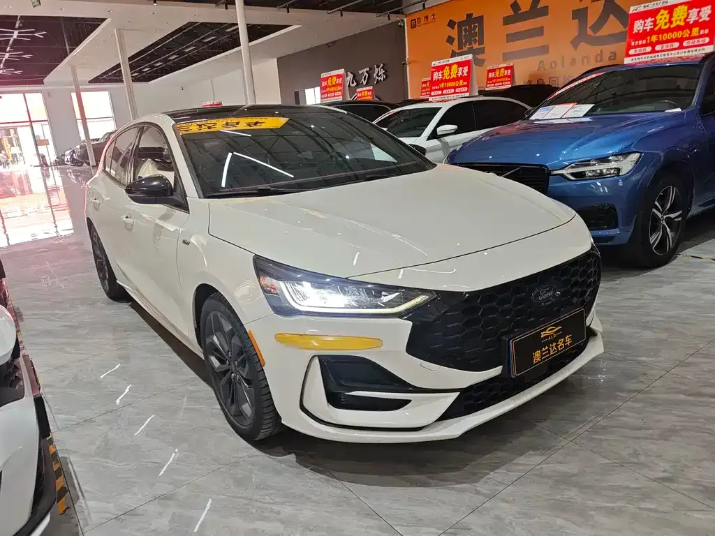 Ford Focus 2023 из CN, фото 7