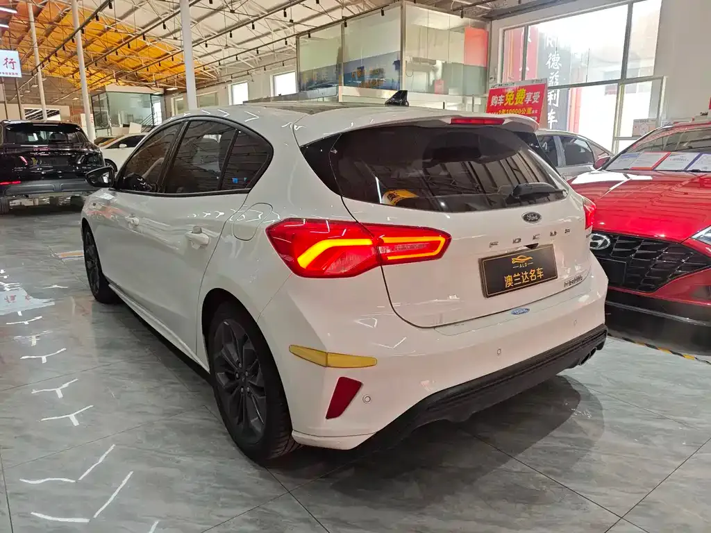 Ford Focus 2023 из CN, фото 10