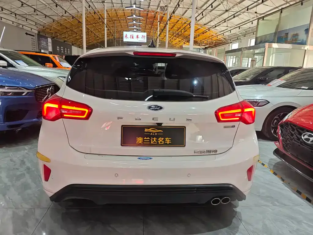 Ford Focus 2023 из CN, фото 9